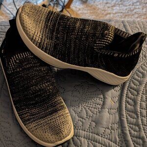 Tommy Bahama slip on Sneakers